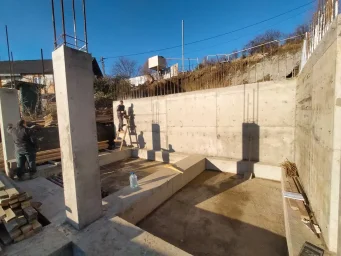 Строительство опорных стен, площадок, бассейнов и др.